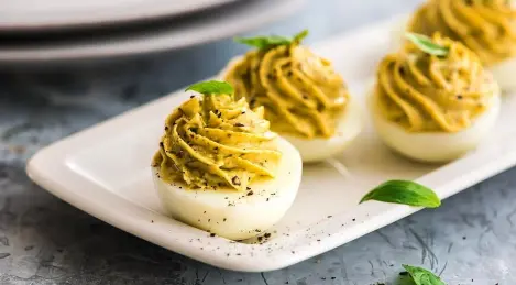 Eggs stuffed with pesto