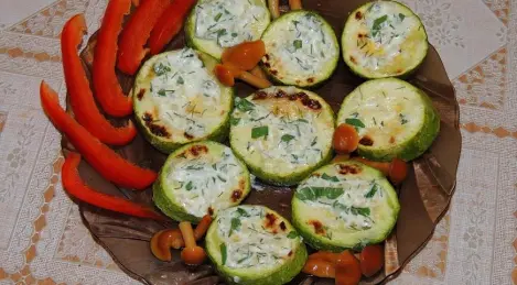 Zucchini baked in the oven with sour cream and garlic sauce