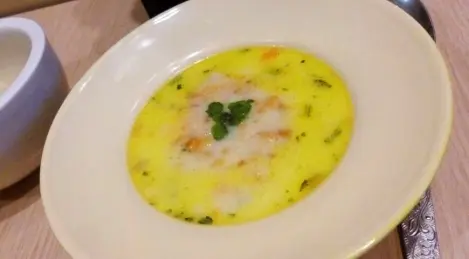 Hühnersuppe mit Mais