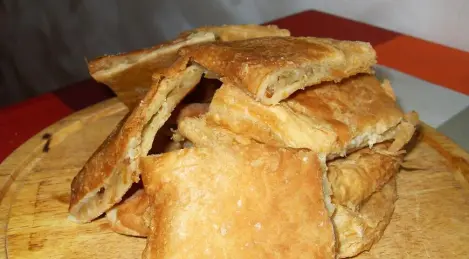 Puff pastries with onions