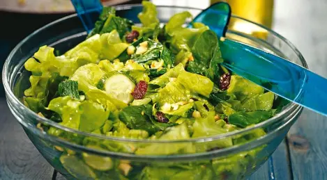 Green salad with nuts and raisins