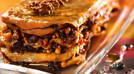 Oriental cake with walnuts