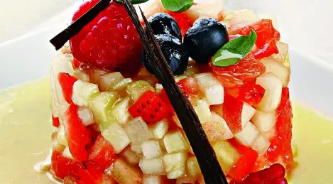 Fruchttatar mit Vanillesauce