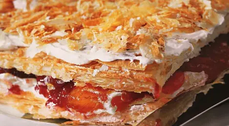 Gâteau Napoléon aux prunes