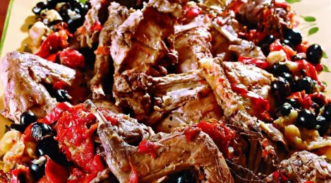 Kaninchen mit Gemüse geschmort