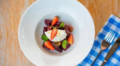 Baked beets with soft cheese and apple sauce