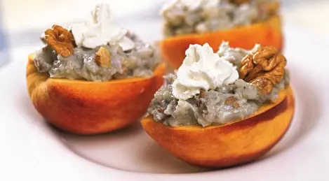 Peaches with Gorgonzola