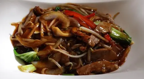 Crispy noodles with duck