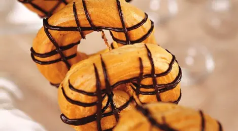 Rings made of custard dough