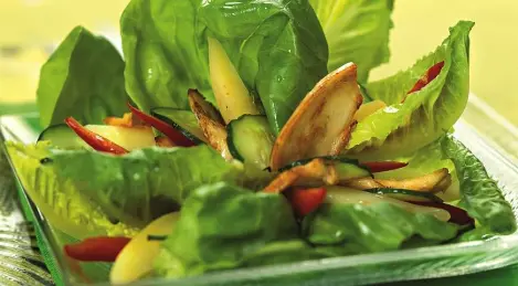 Warm chicken salad with sweet pepper