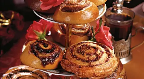 Panini con cannella, uvetta e noci