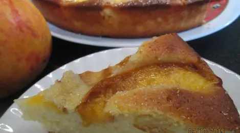Pastel con nectarinas