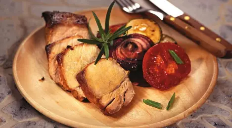 Mariniertes Schweinefleisch mit gegrilltem Gemüse