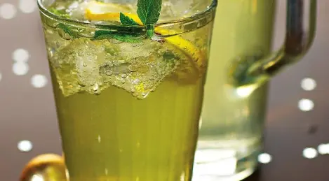 Cóctel infantil con limón y menta