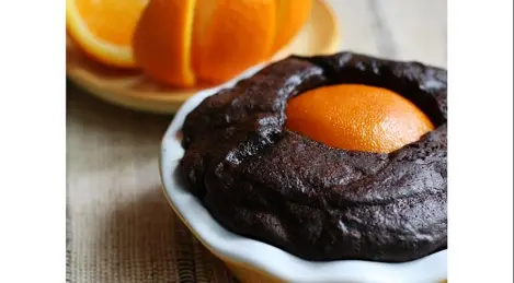 Budín muy chocolate con naranja hervida