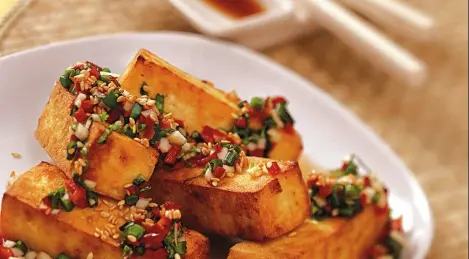 Tofu asado con chile y ajo