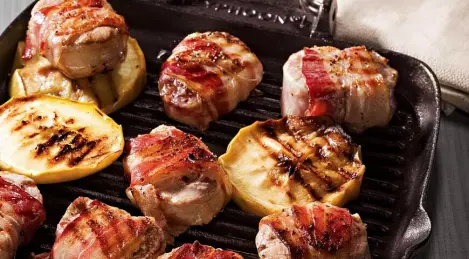 Tournedo mit Äpfeln und zerkleinerten Gewürzen