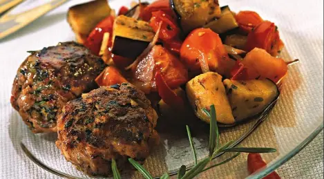 Lamb cutlets with vegetable garnish