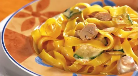 Tagliatelle with cream sauce with zucchini and mushrooms