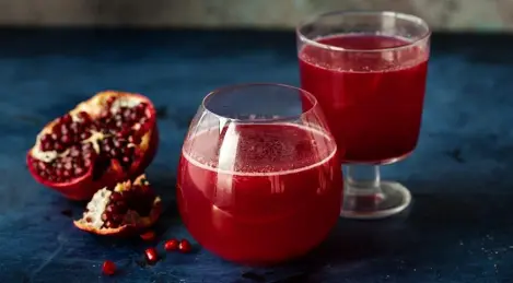 Bebida con arándanos y granada