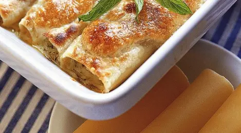Cannelloni with cheese and herbs