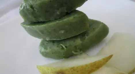 Spinat-, Bananen- und Birnensorbet mit Orangensaft