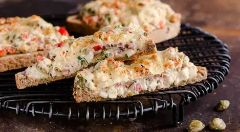 Hot sandwich with tuna