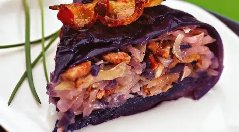 Cabbage pie with bacon
