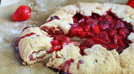 Zuckerkeks mit Erdbeeren