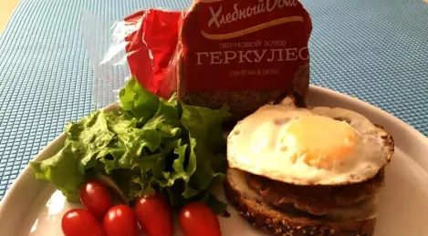 Sandwich with steak and egg