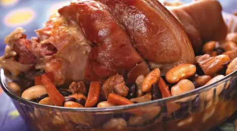 Jarret aux haricots blancs et rouges