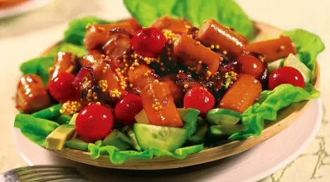 Salad with hot sausages