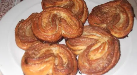Buns with sugar and cinnamon