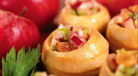 Rüben gefüllt mit Äpfeln, Sellerie und Rosinen