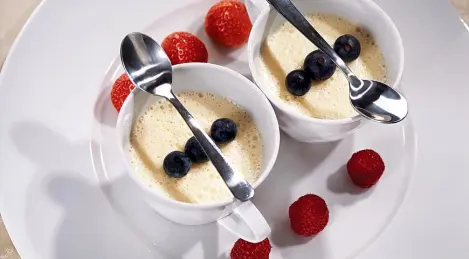 Dessert al formaggio con l'aroma di frutti esotici