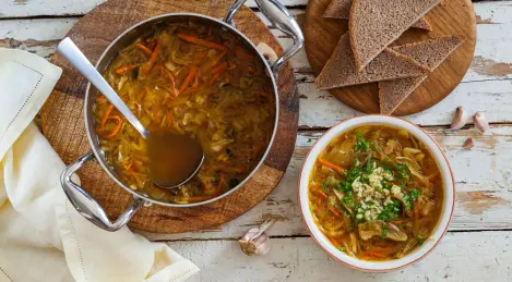 Zuppa magra di crauti con funghi