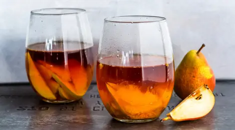 Tee mit Birne und Orange