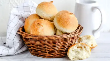 Yeast dough buns in the oven