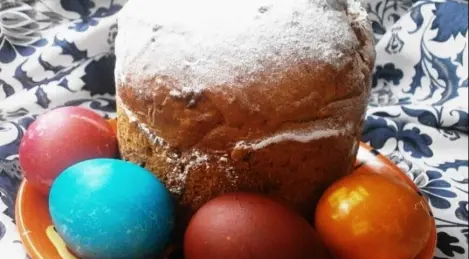 Easter cake with cashews and candied fruit