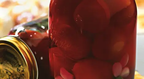 Tomates enlatados con remolacha