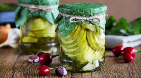 Courgettes marinées pour une collation