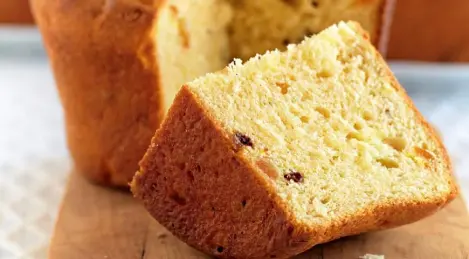 Easter cake on cream and yolks with saffron