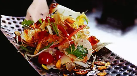 Ensalada con vieiras y verduras