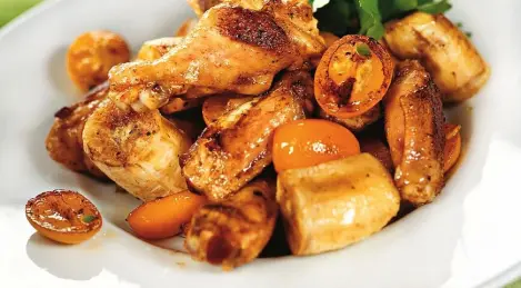 Spicy chicken wings with fruits