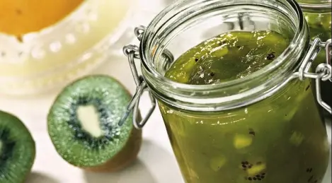 Kiwi and gooseberry confiture