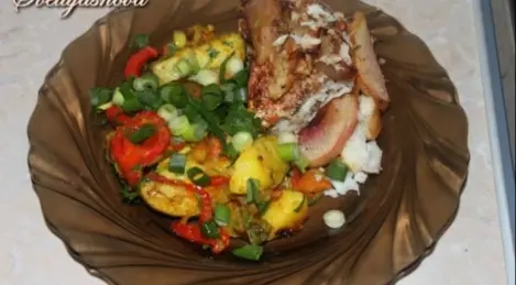 Barsch mit Apfel, Pfirsich und Walnüssen