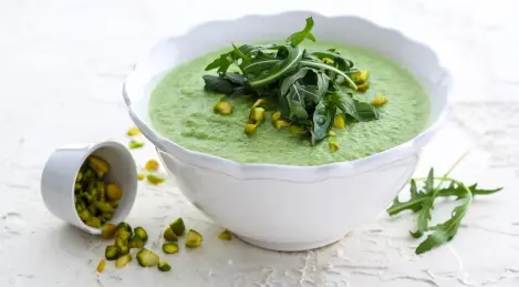 Cold zucchini soup with pistachios
