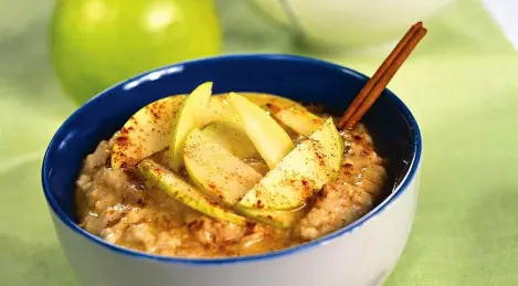 Oatmeal with apple