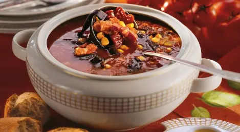 Soupe de tomates au maïs et champignons noirs