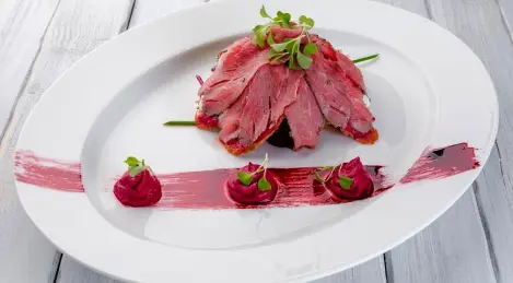 Salad with London roast beef